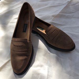 SOLD! 💵 VINTAGE Rockport Brown Suede Loafers